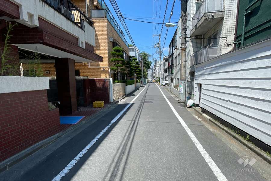 敷地北東側の前面道路