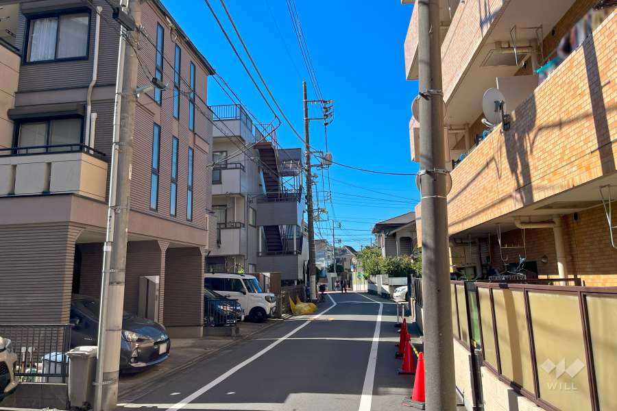敷地の南側の前面道路