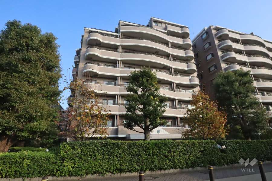 朝日マンション駒場Ｃ棟の外観(北西側から)