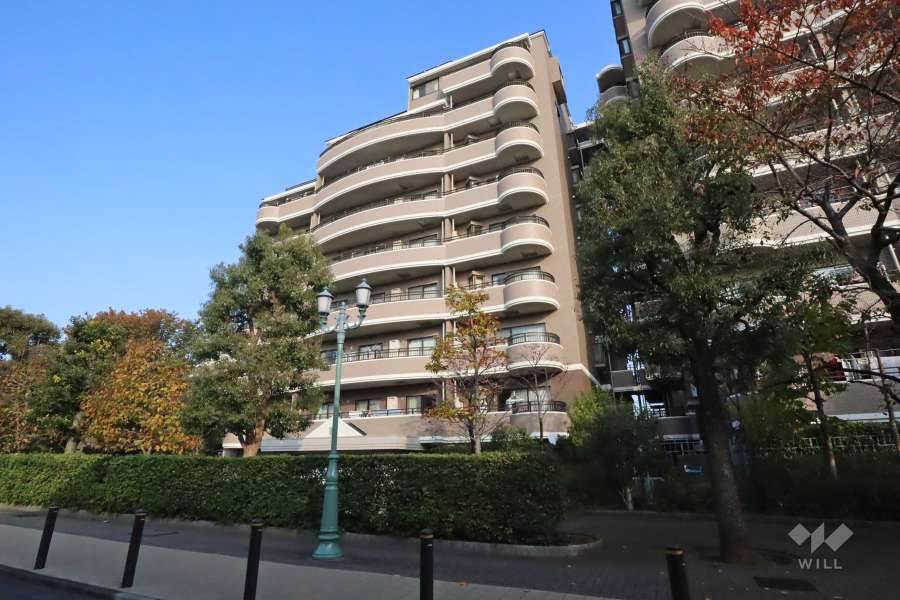 朝日マンション駒場Ｃ棟の外観(南西側から)