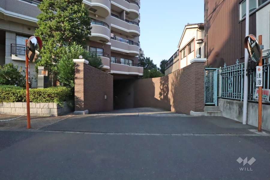 駐車場の出入り口