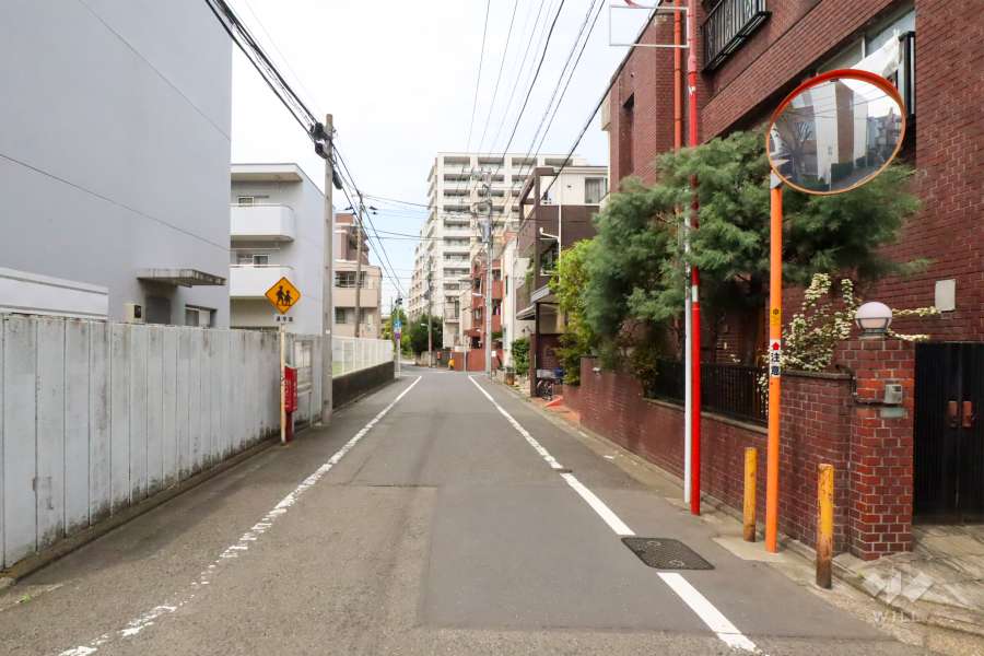 敷地南西側の前面道路