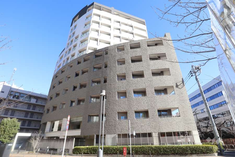 クオリア目黒大橋ウエストの外観（西側から）