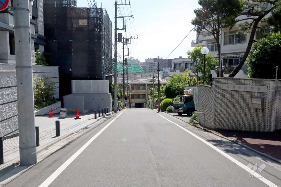 敷地南側の前面道路