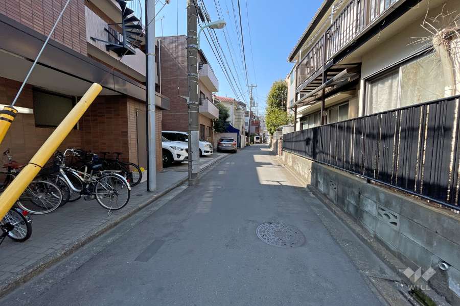 敷地北側の前面道路