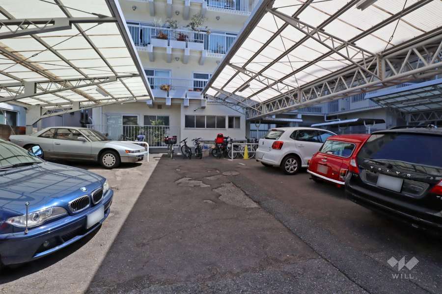 駐車場と駐輪場