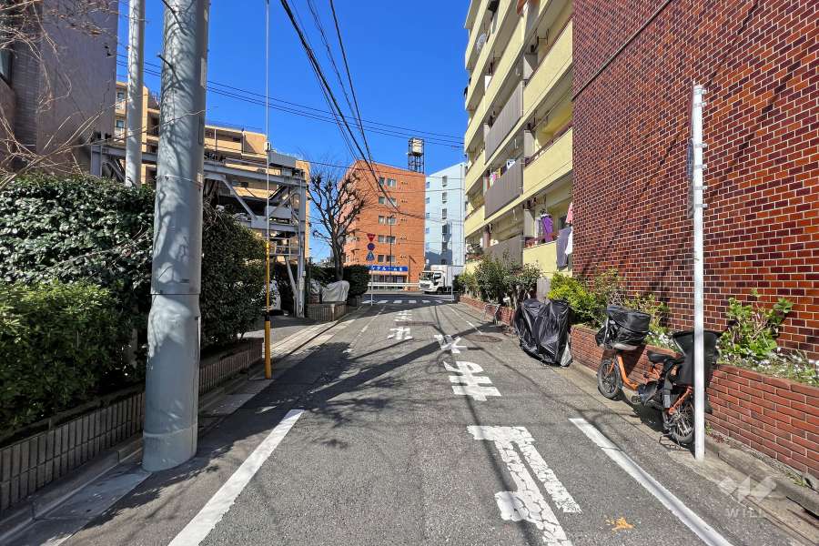 敷地南東側の前面道路