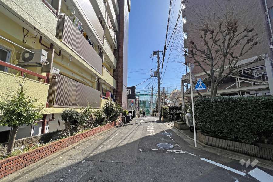 敷地南側の前面道路