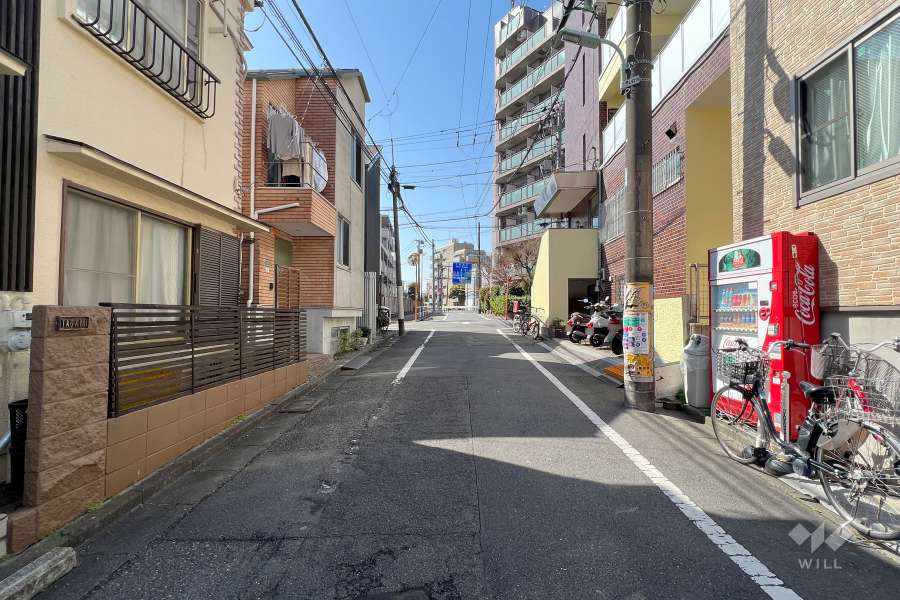 敷地東側の前面道路