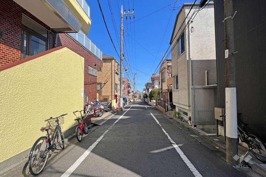 敷地南東側の前面道路