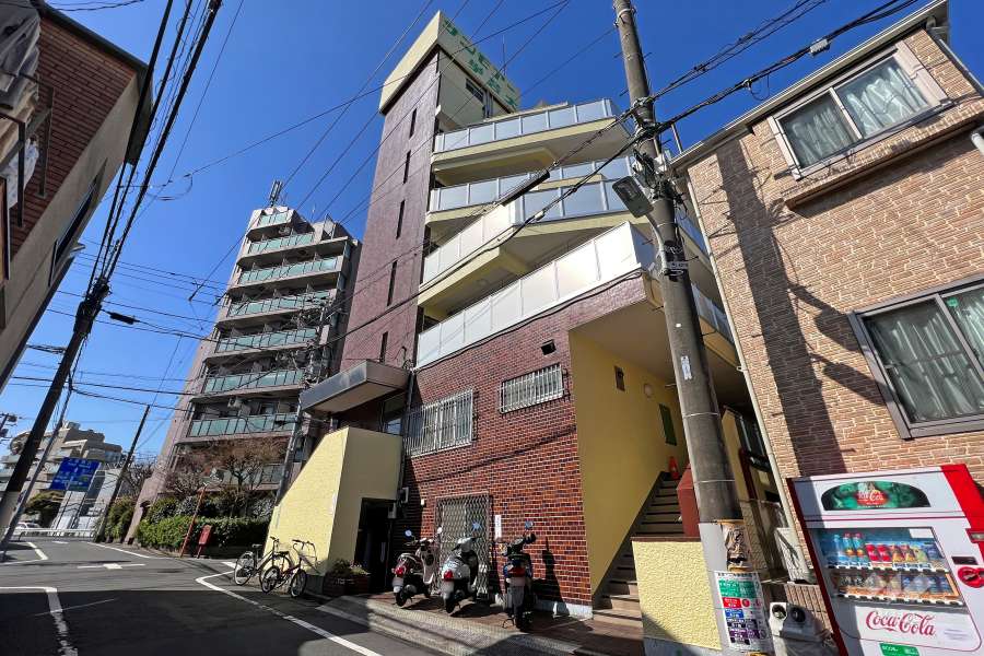 サンモア学芸大マンションの外観(北東から)