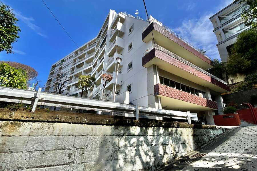 マンション目黒苑の外観(南西側から）