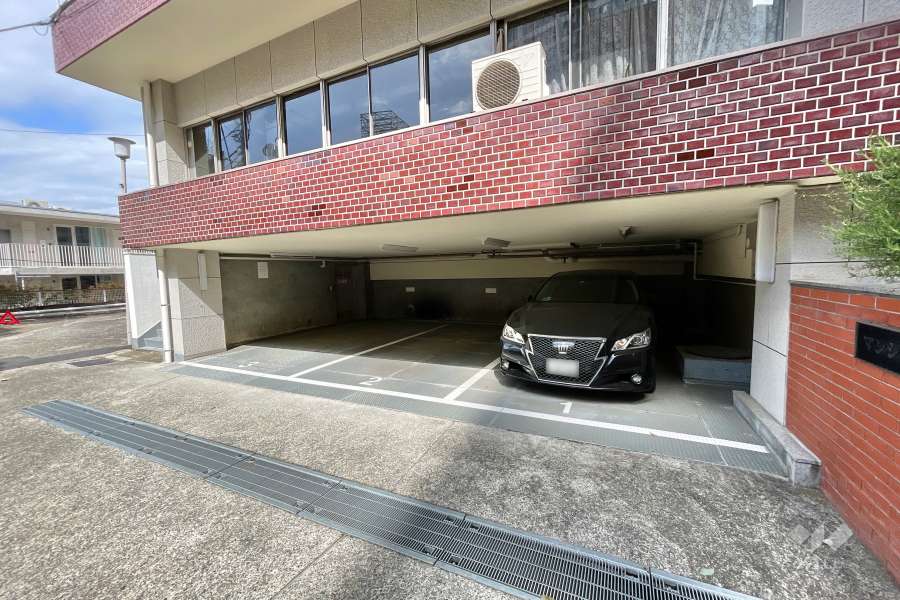 敷地内駐車場（屋内平面式）