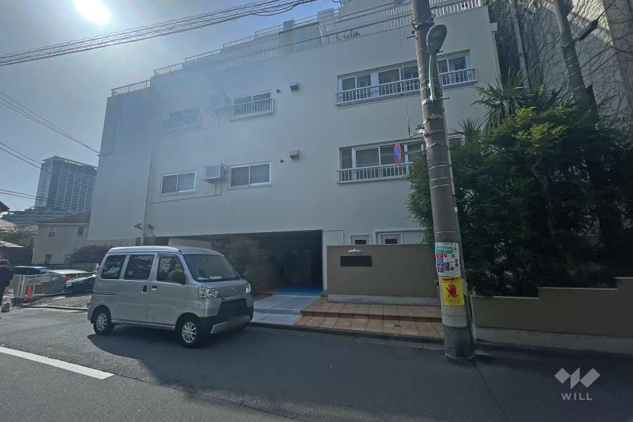 ニュー青葉台マンションの外観（東側から）