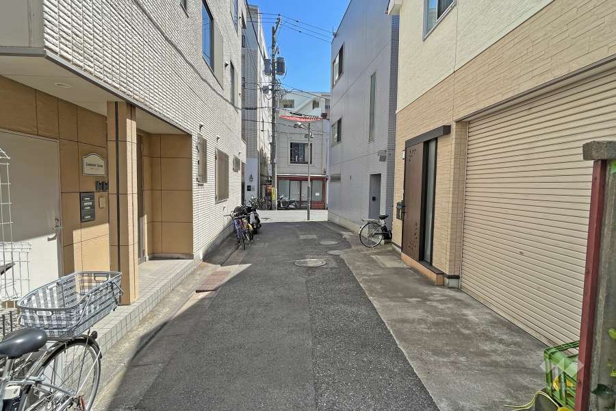 敷地北東側の前面道路