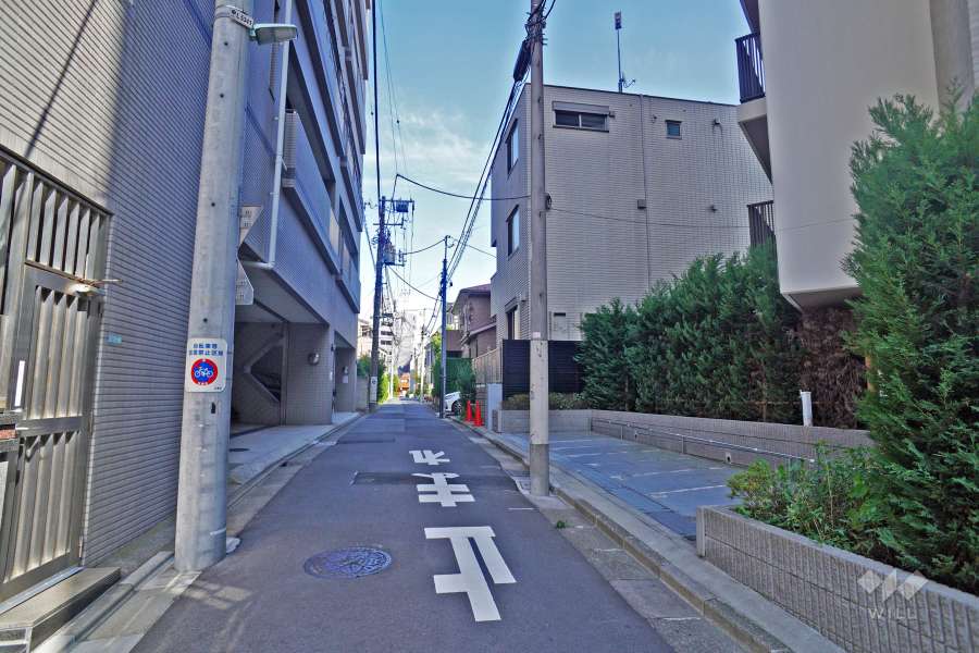 敷地南西側の前面道路