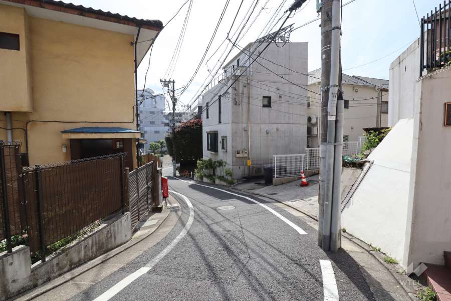 敷地南東側の前面道路