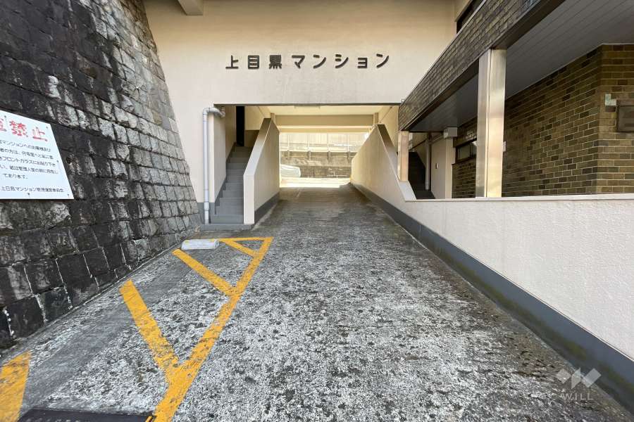 駐車場の出入り口