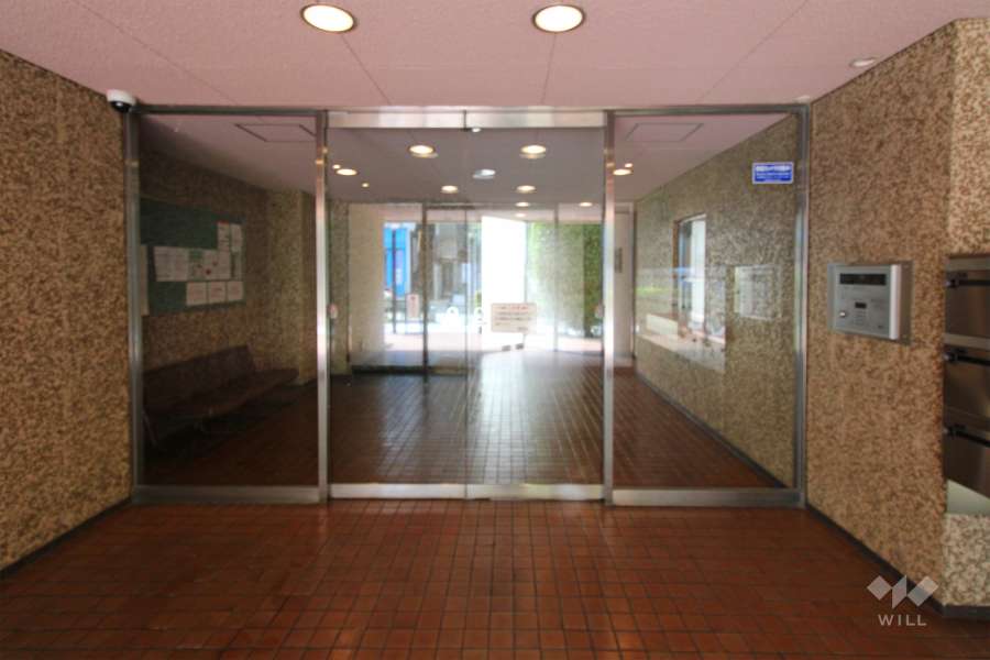 エントランスはオートロック付きです。