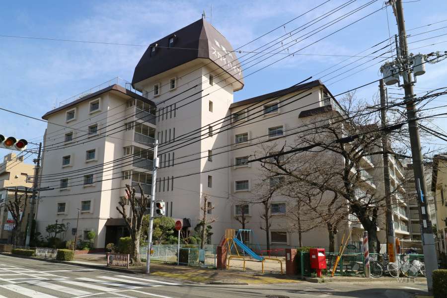 逆瀬川スカイハイツの外観（北西側から）