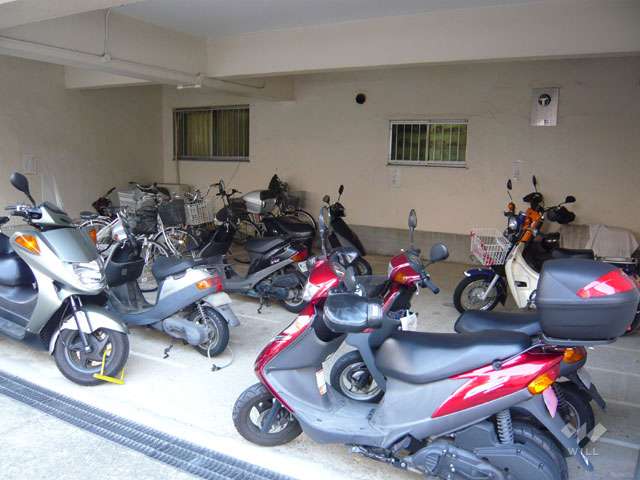 屋内バイク置場