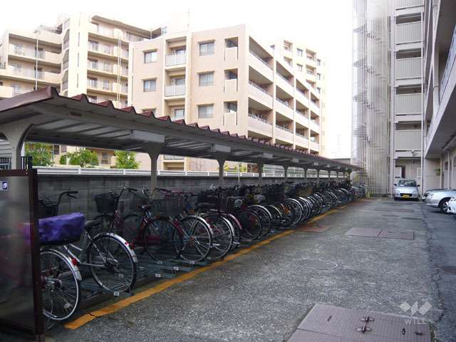 自転車置場。屋根付きです。