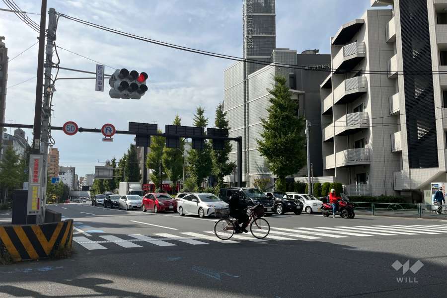 敷地南側の前面道路（東側から）