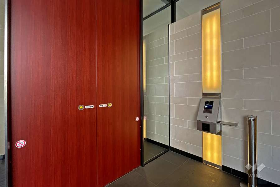 エントランスはオートロック付きです。