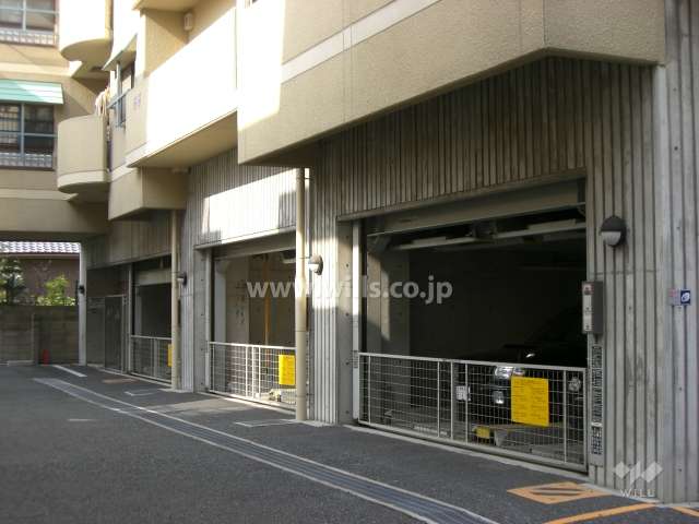 敷地内駐車場（屋内機械式）
