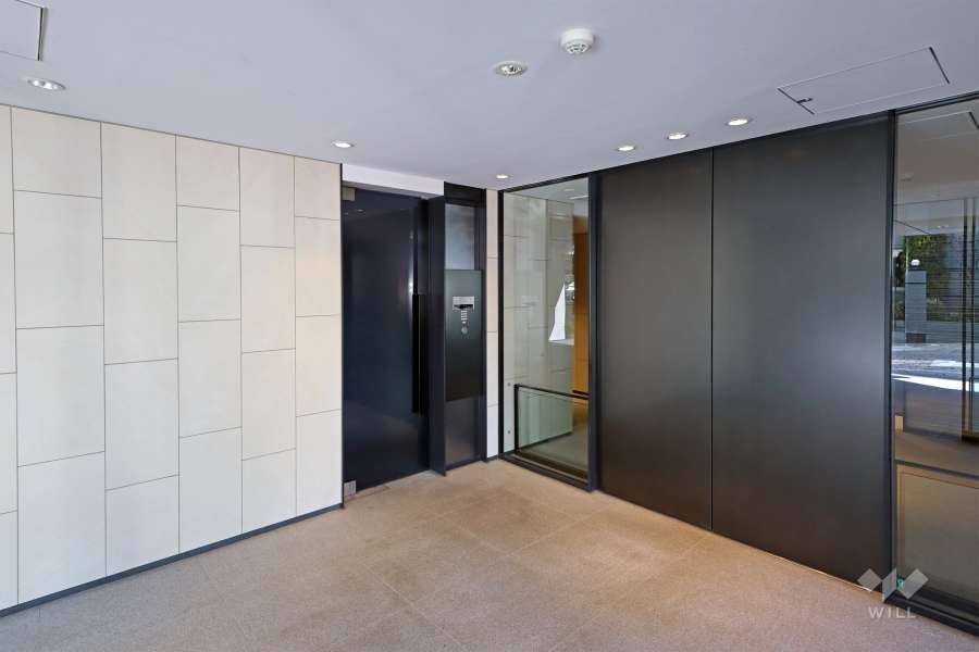 エントランスはオートロック付きです。