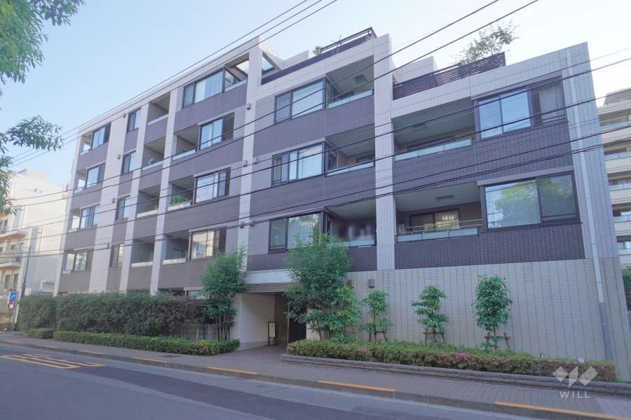 プレシス駒場東大前の外観（東側から）　