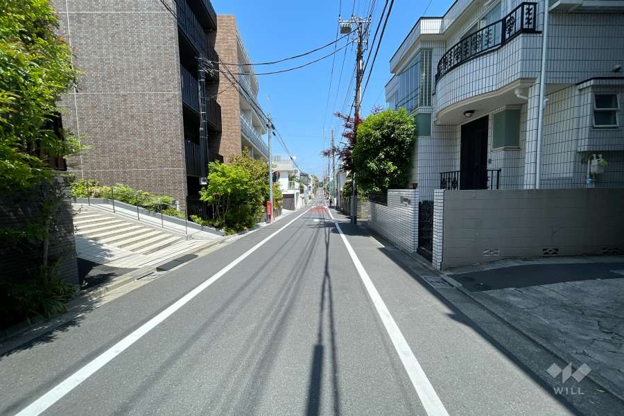 敷地南側の前面道路