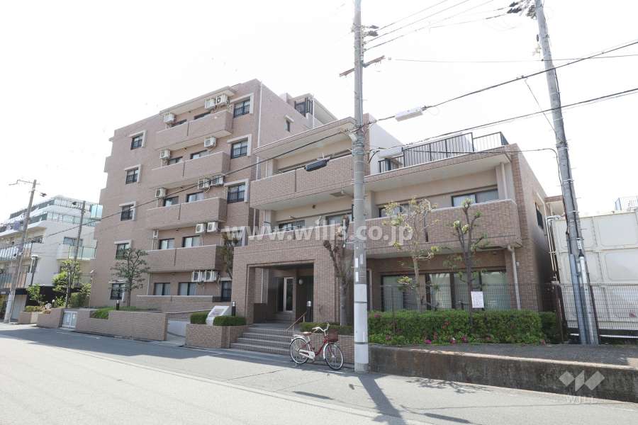 ロイヤルシャトー伊丹行基の外観（北東側から）