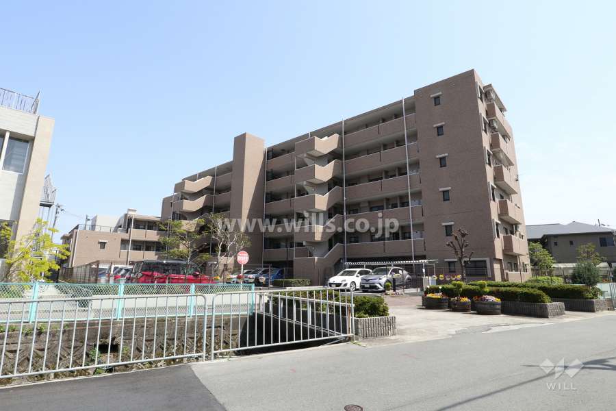 ロイヤルシャトー伊丹行基の外観（北西側から）