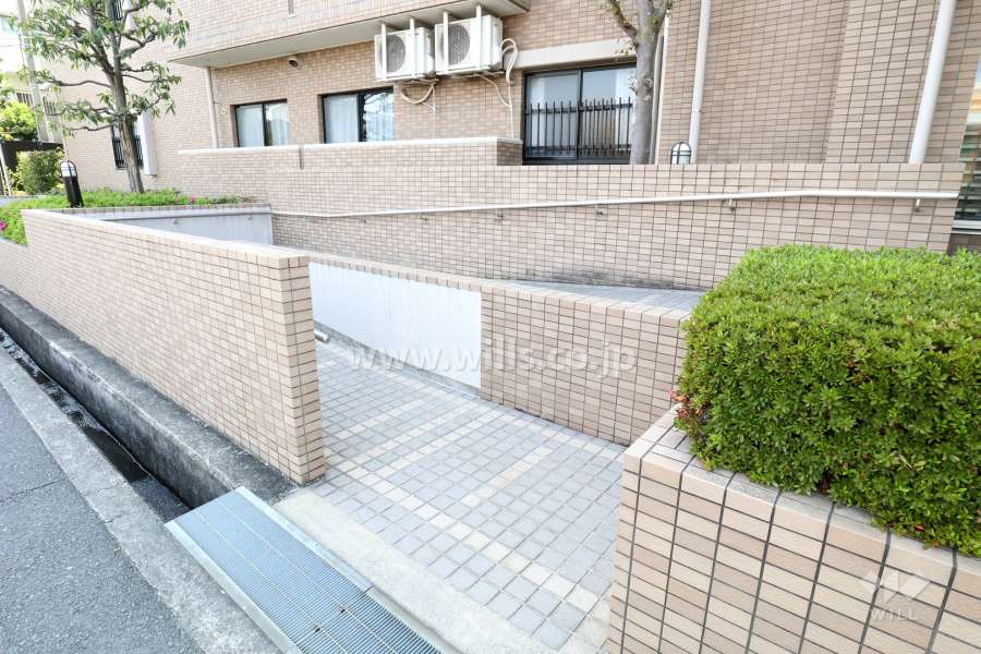 エントランスに設置されたスロープ