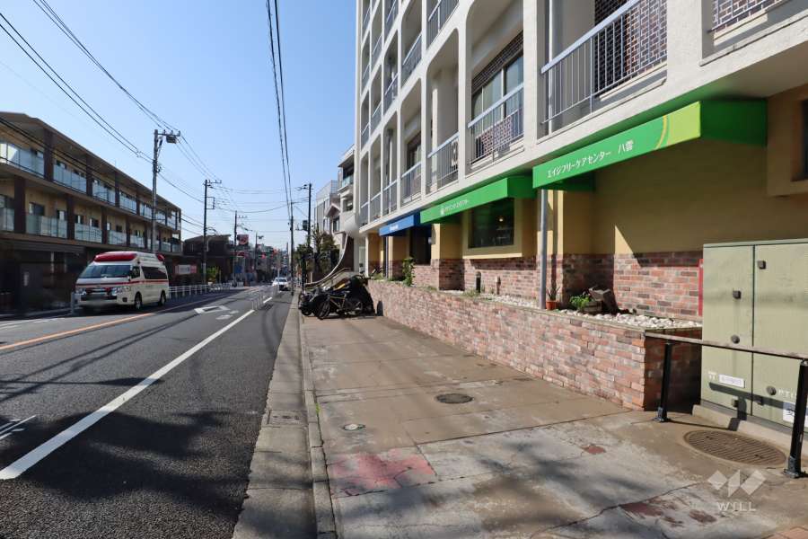敷地東側の前面道路