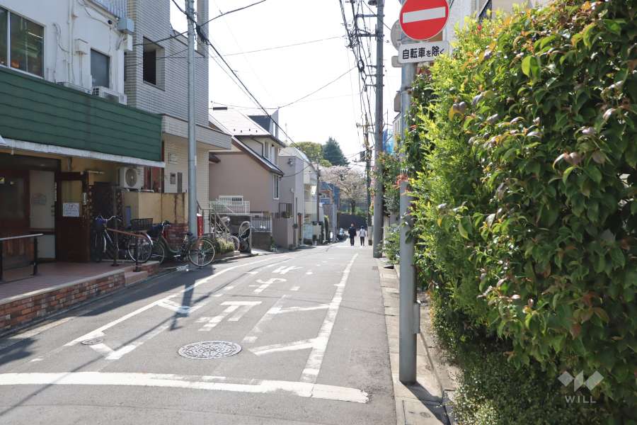 敷地北側の前面道路