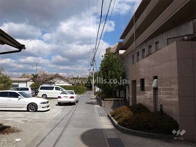 敷地北側の前面道路
