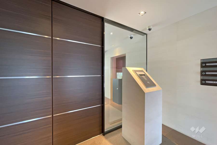 エントランスはオートロック付きです。