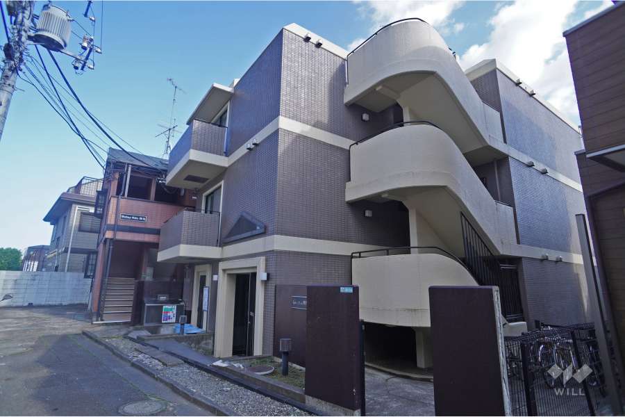 ゴールドプラザ駒場東大前の外観（北西側から）