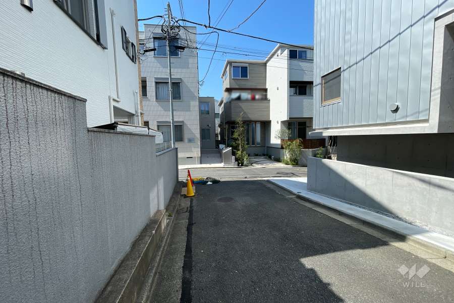 敷地北側の前面道路