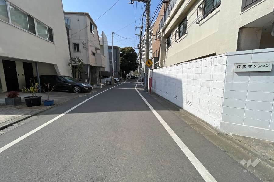 敷地南西側の前面道路