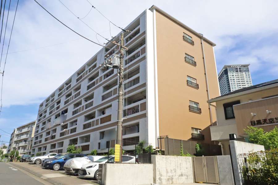 中銀東山マンシオンの外観（南東側から）