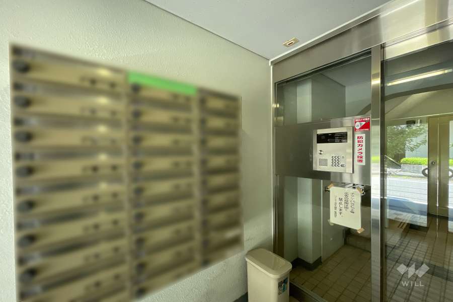 エントランスはオートロック付きです。