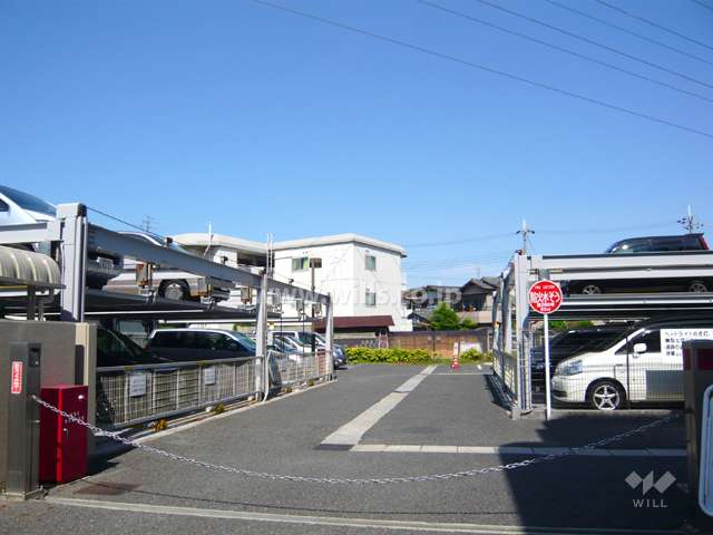敷地内駐車場（屋外機械式と平面式）　ロボットゲート付きです。