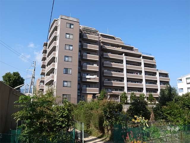 アズソート宝塚の外観（東側から）