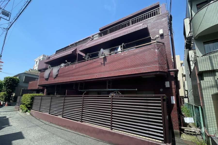 光建ハイムブリリアンス目黒の外観（東側から）