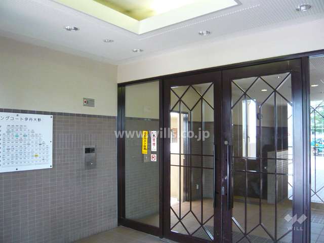 エントランスはオートロック付きです。