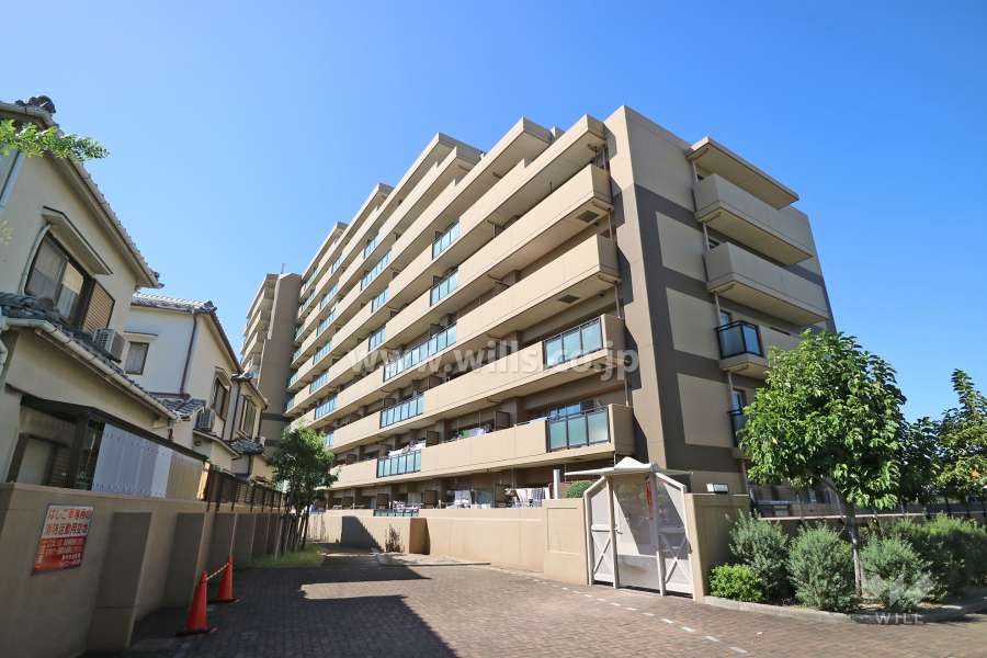 ウィングコート伊丹大野の外観（東側から）