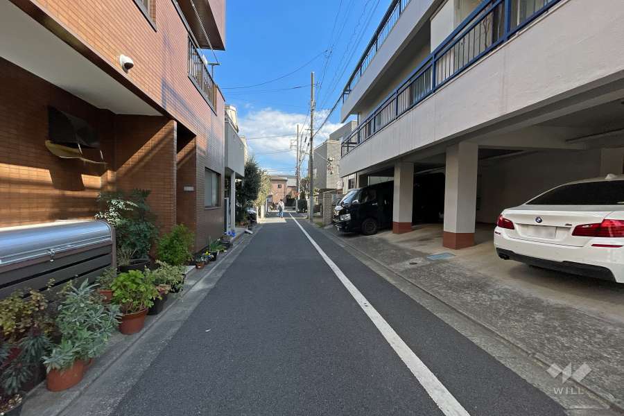 敷地北側の前面道路